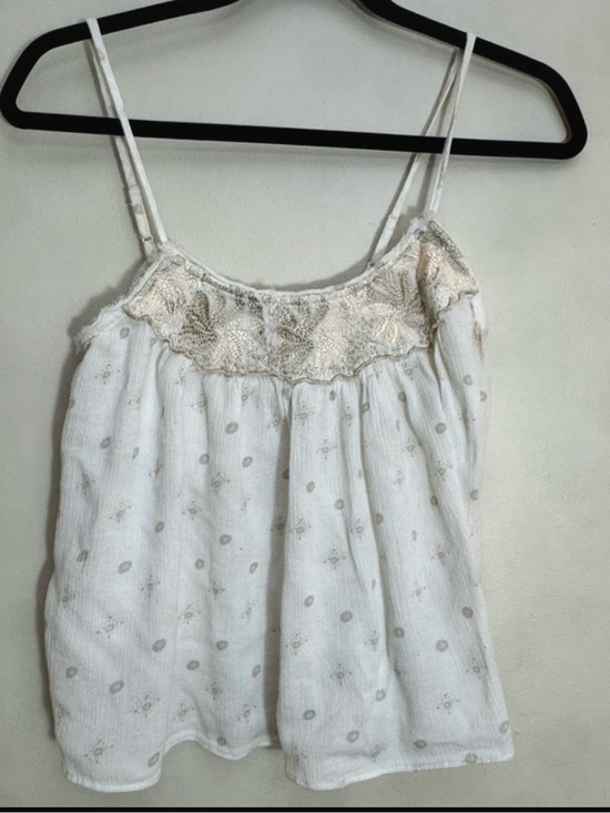American Eagle Outfitters Tops - American Eagle Outfitters White TOP with Beige Floral Embroidery